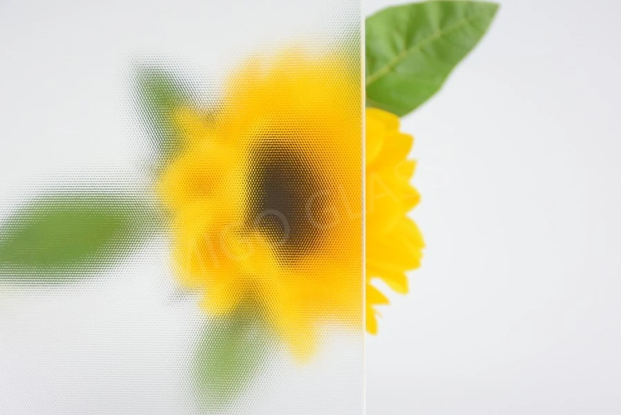 Low Iron Patterned Solar Glass Low Iron Patterned Solar Glass