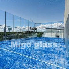Steklene stene za igrišča za padel